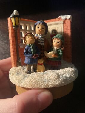 Our America Gift 2000 Carolers Topper Candle With Original Box